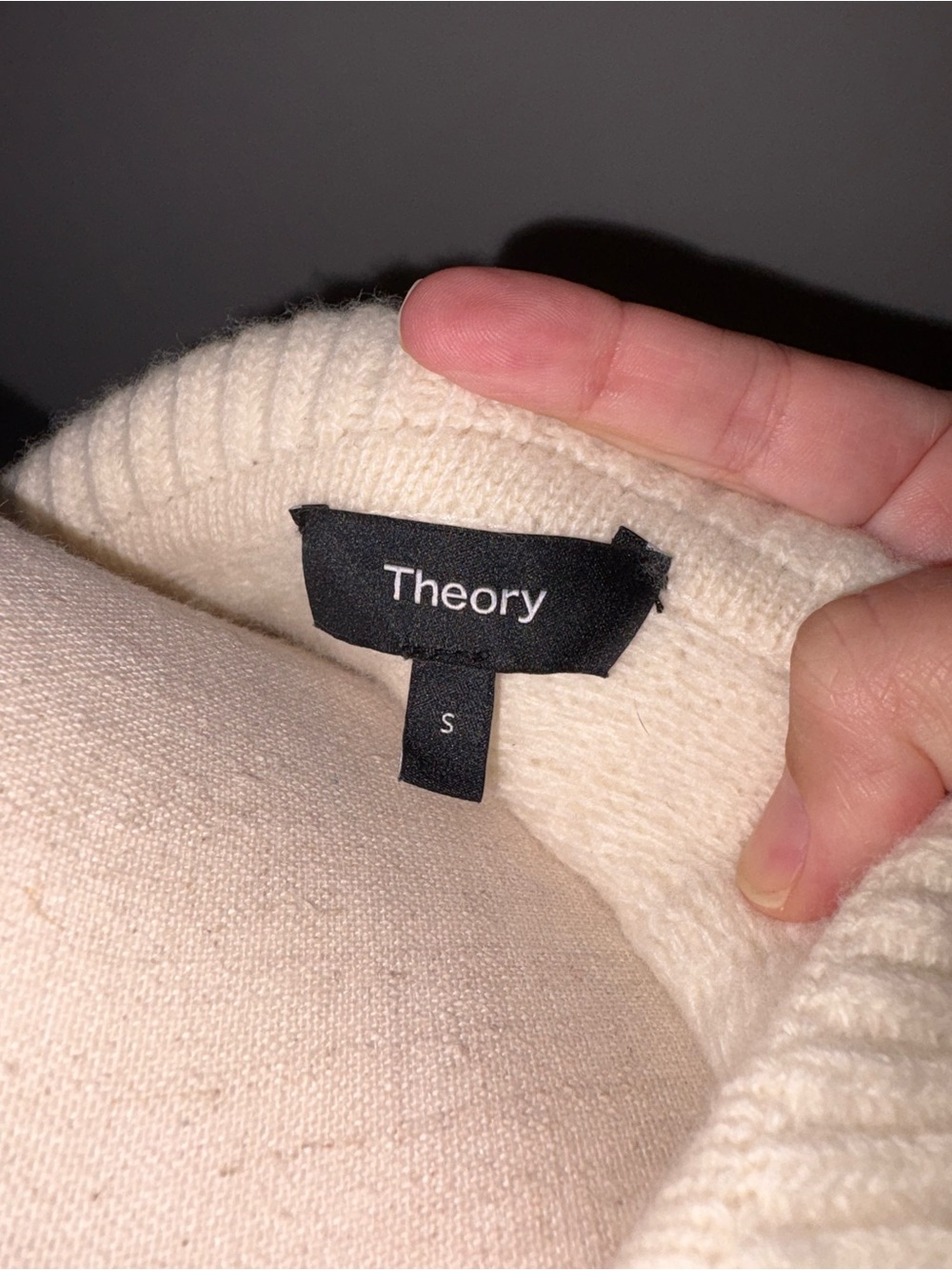 Theory Classic Cream Cable-Knit V-Neck Wool Cashmere Sweater Size Small - Picture 3 of 4